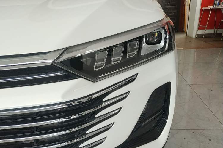 Used Bestune T77 2023 1.5T Automatic Luxury Model Left Front Headlight