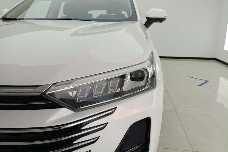 Used Bestune T77 2023 1.5T Automatic Luxury Model Left Front Headlight