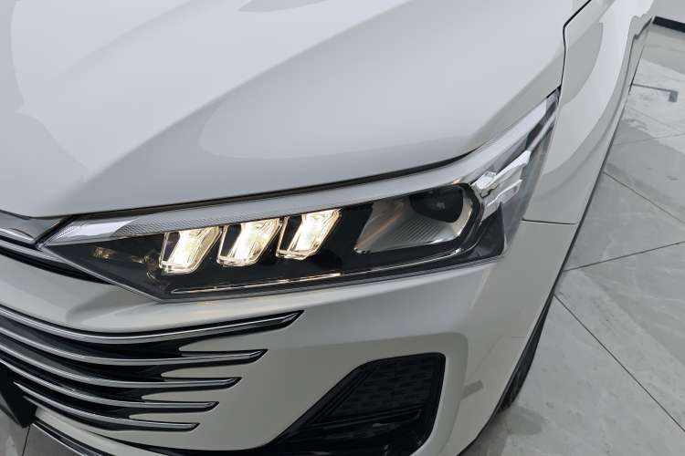 Used Bestune T77 2023 1.5T Automatic Luxury Model Left Front Headlight