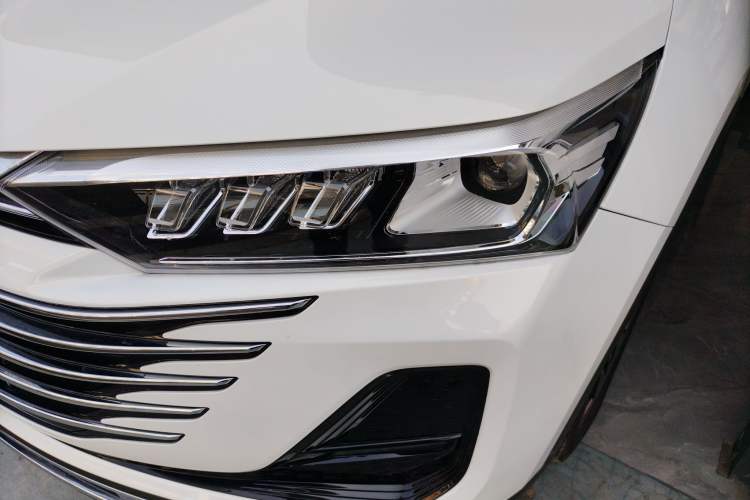 Used Bestune T77 2023 1.5T Automatic Luxury Model Left Front Headlight