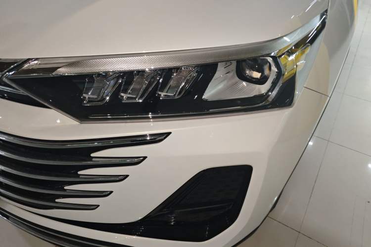 Used Bestune T77 2023 1.5T Automatic Luxury Model Left Front Headlight