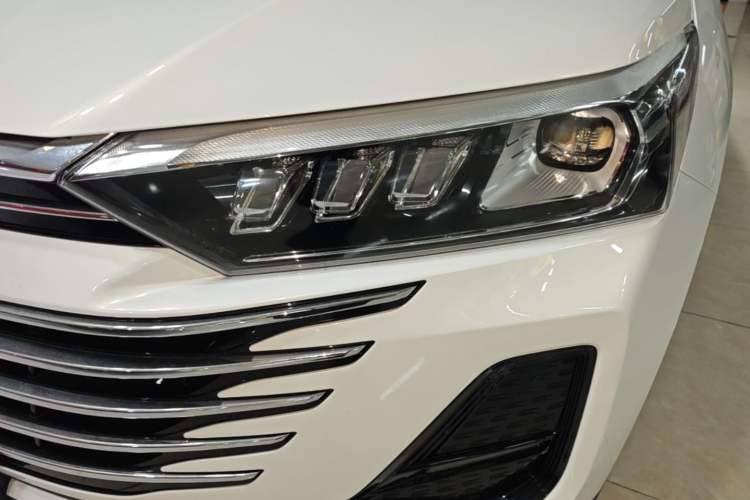 Used Bestune T77 2023 1.5T Automatic Luxury Model Left Front Headlight