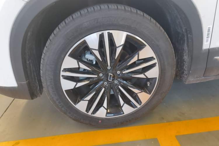 Used Bestune T77 2023 1.5T Automatic Luxury Model Left Front Wheel Hub