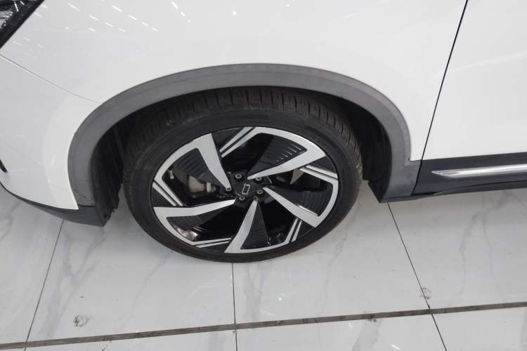 Used Bestune T77 2023 1.5T Automatic Premium Edition Left Front Wheel Hub