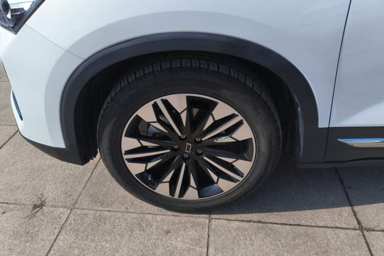 Used Bestune T77 2023 1.5T Automatic Luxury Model Left Front Wheel Hub