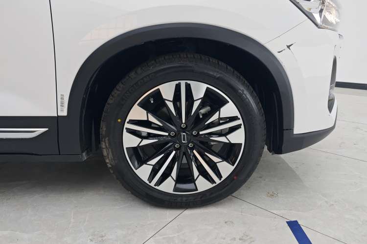 Used Bestune T77 2023 1.5T Automatic Luxury Model Left Front Wheel Hub
