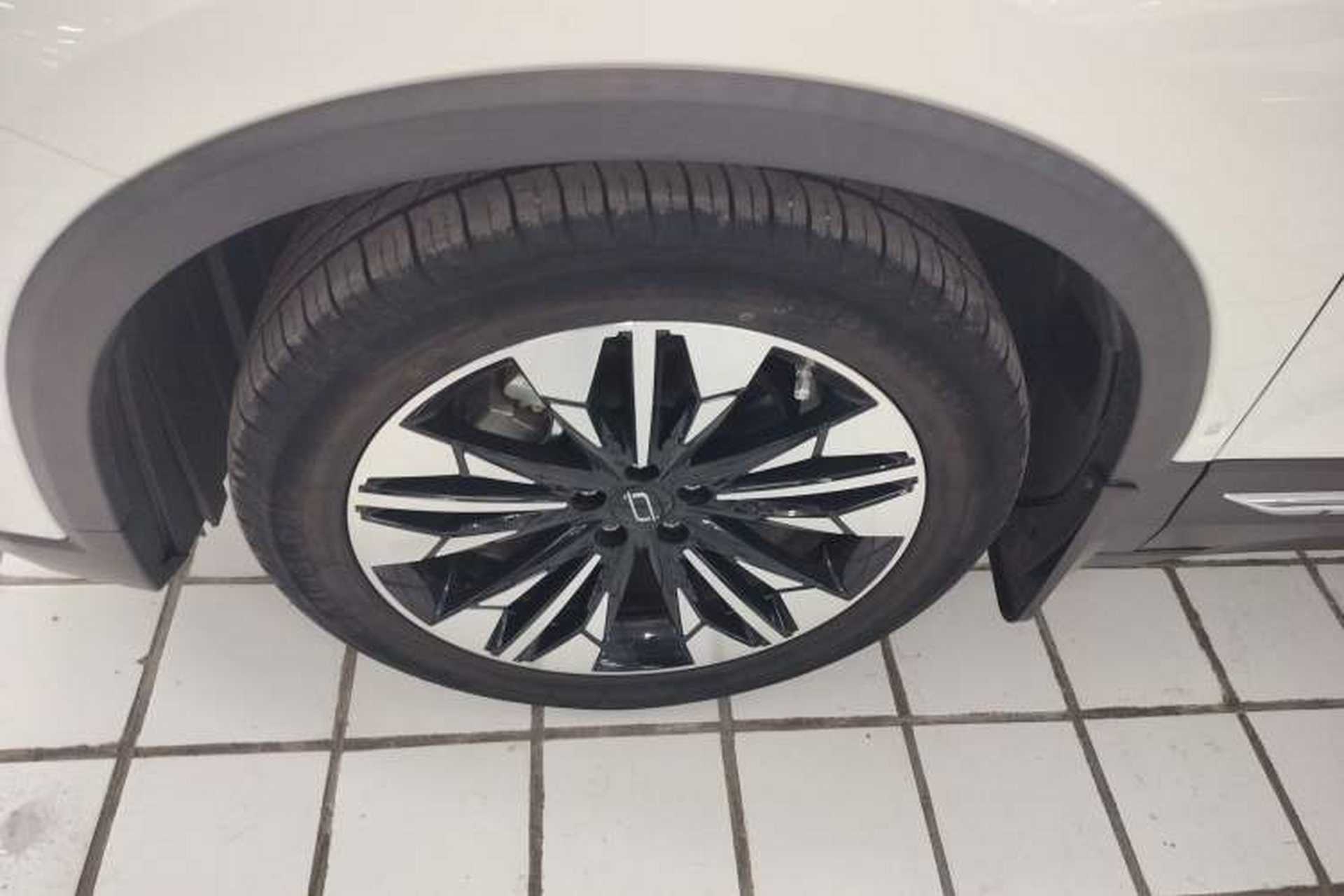 Used Bestune T77 2023 1.5T Automatic Luxury Model Left Front Wheel Hub