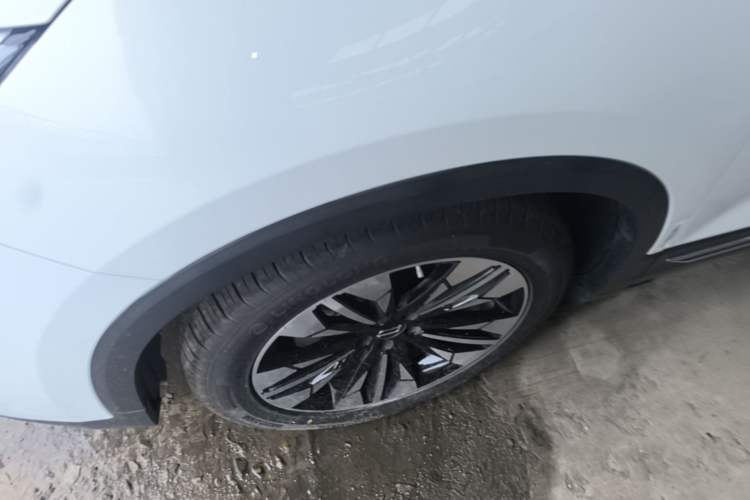 Used Bestune T77 2023 1.5T Automatic Luxury Model Left Front Wheel Hub