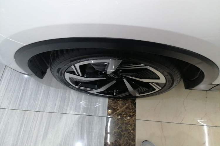 Used Bestune T77 2023 1.5T Automatic Premium Edition Left Front Wheel Hub