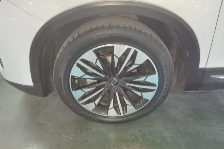 Used Bestune T77 2023 1.5T Automatic Luxury Model Left Front Wheel Hub