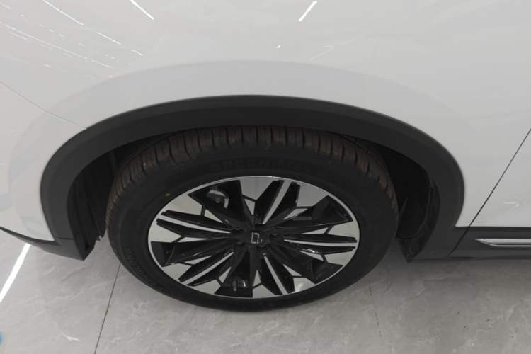 Used Bestune T77 2023 1.5T Automatic Luxury Model Left Front Wheel Hub