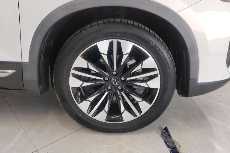 Used Bestune T77 2023 1.5T Automatic Luxury Model Left Front Wheel Hub