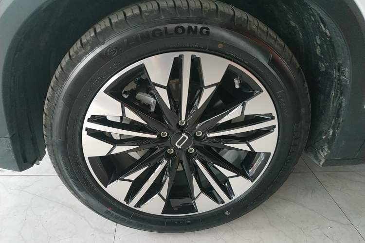 Used Bestune T77 2023 1.5T Automatic Luxury Model Left Front Wheel Hub