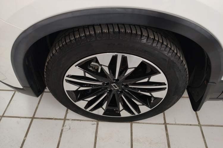 Used Bestune T77 2023 1.5T Automatic Luxury Model Left Front Wheel Hub