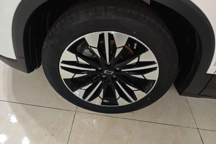 Used Bestune T77 2023 1.5T Automatic Luxury Model Left Front Wheel Hub