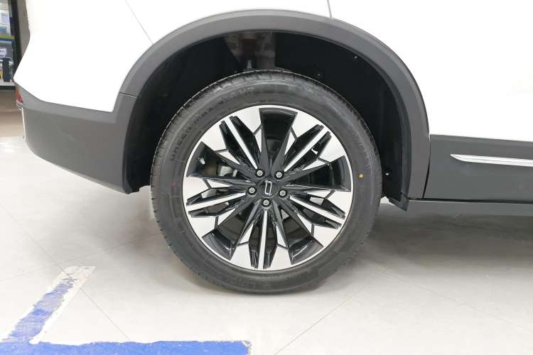 Used Bestune T77 2023 1.5T Automatic Luxury Model Left Rear Wheel Hub