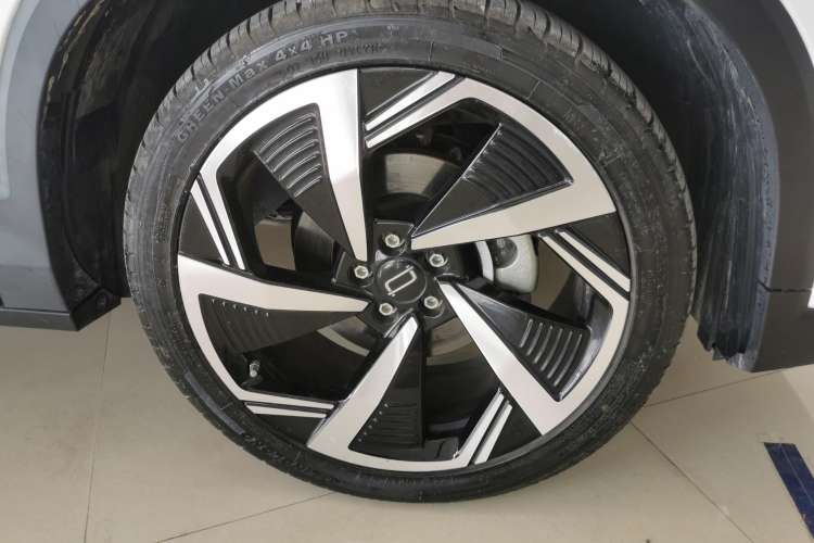 Used Bestune T77 2023 1.5T Automatic Premium Edition Left Rear Wheel Hub