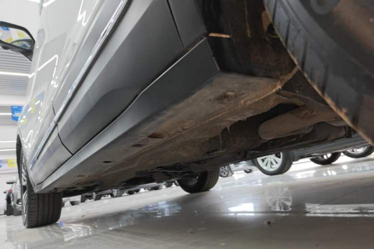 Used Bestune T77 2023 1.5T Automatic Luxury Model Left Side Sill