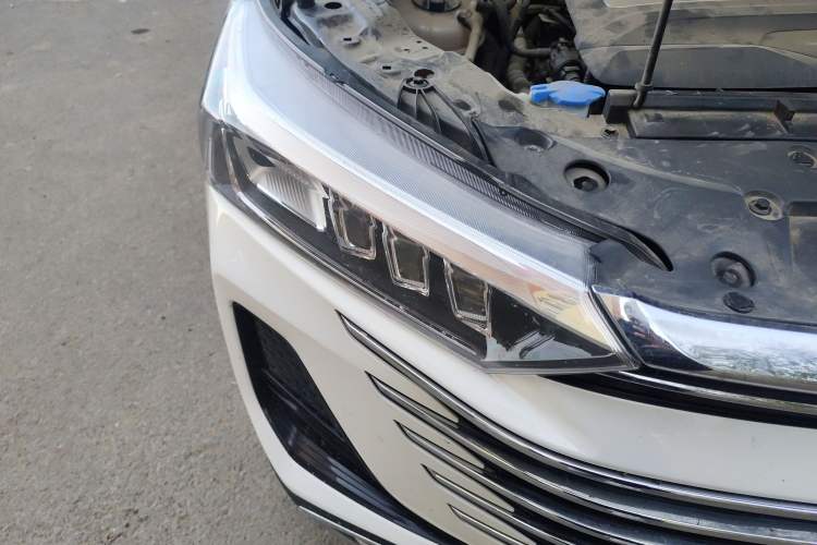 Used Bestune T77 2023 1.5T Automatic Luxury Model Right Front Headlight