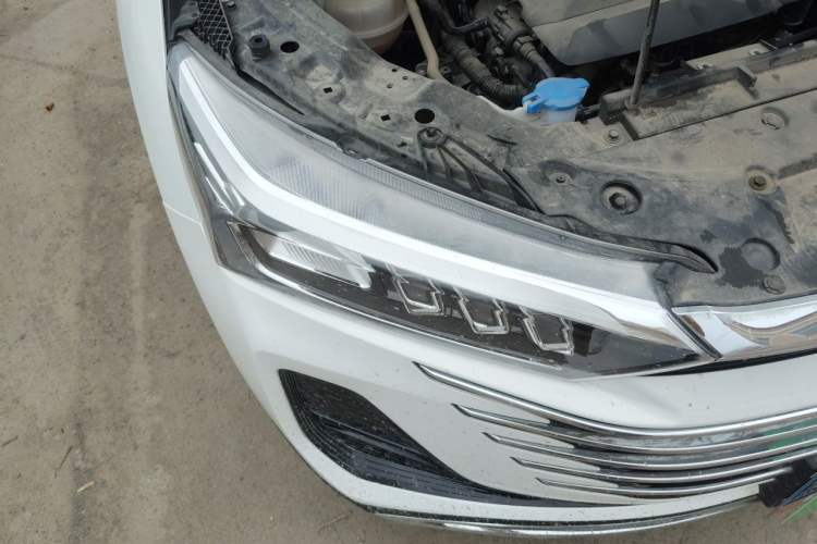 Used Bestune T77 2023 1.5T Automatic Luxury Model Right Front Headlight