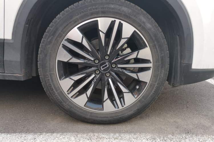 Used Bestune T77 2023 1.5T Automatic Luxury Model Right Front Wheel Hub