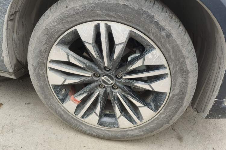 Used Bestune T77 2023 1.5T Automatic Luxury Model Right Front Wheel Hub