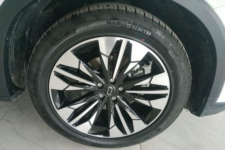 Used Bestune T77 2023 1.5T Automatic Luxury Model Right Front Wheel Hub