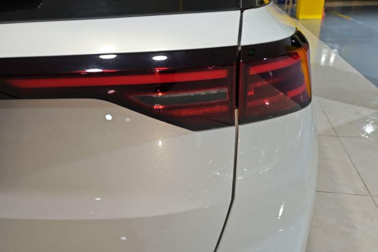 Used Bestune T77 2023 1.5T Automatic Luxury Model Right Rear Taillight