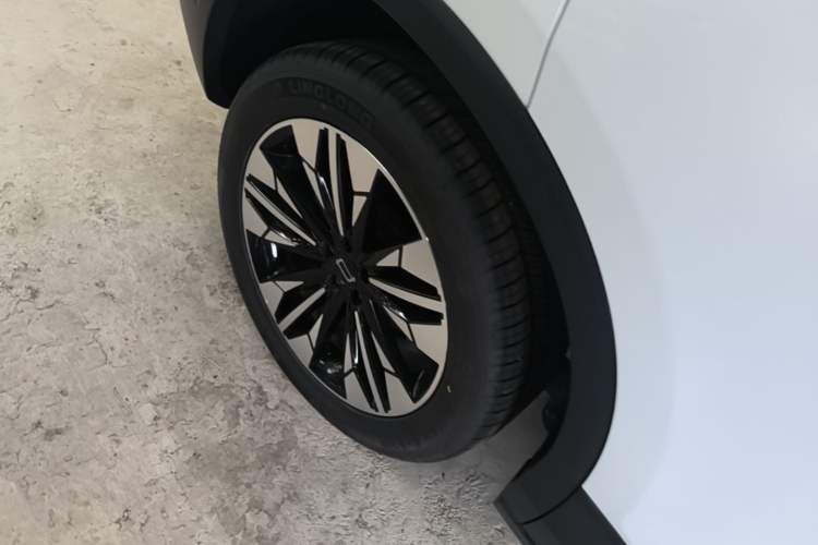 Used Bestune T77 2023 1.5T Automatic Luxury Model Right Rear Wheel Hub