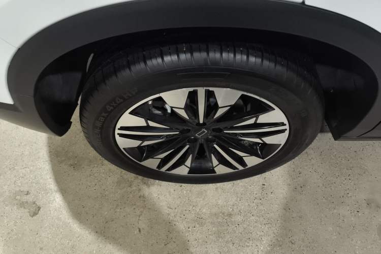 Used Bestune T77 2023 1.5T Automatic Luxury Model Right Rear Wheel Hub