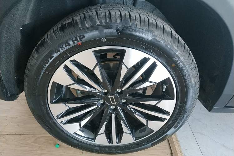Used Bestune T77 2023 1.5T Automatic Luxury Model Right Rear Wheel Hub