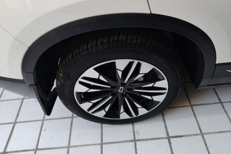 Used Bestune T77 2023 1.5T Automatic Luxury Model Right Rear Wheel Hub