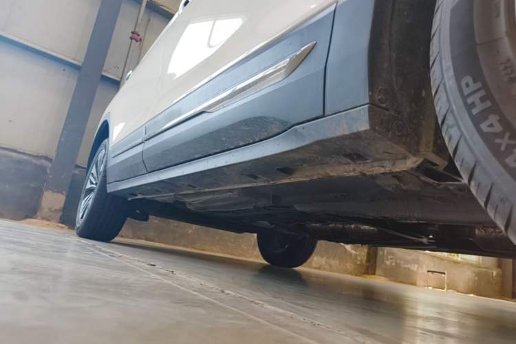 Used Bestune T77 2023 1.5T Automatic Luxury Model Right Side Sill