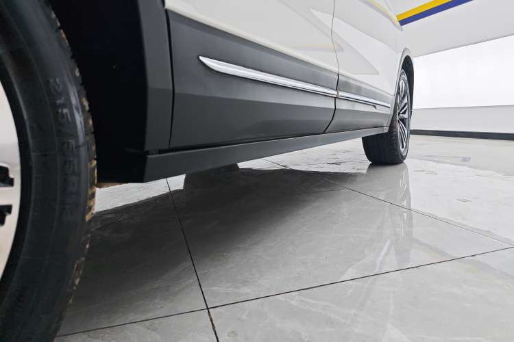 Used Bestune T77 2023 1.5T Automatic Luxury Model Right Side Sill