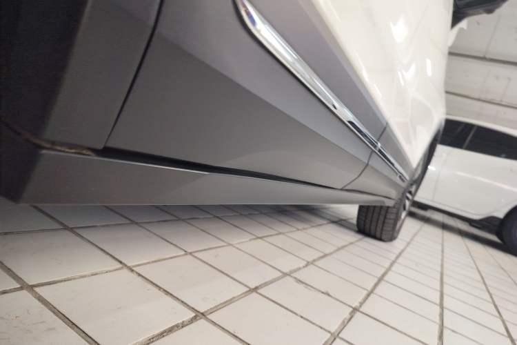 Used Bestune T77 2023 1.5T Automatic Luxury Model Right Side Sill