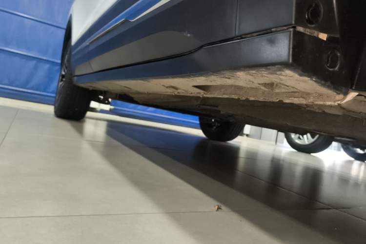 Used Bestune T77 2023 1.5T Automatic Luxury Model Right Side Sill