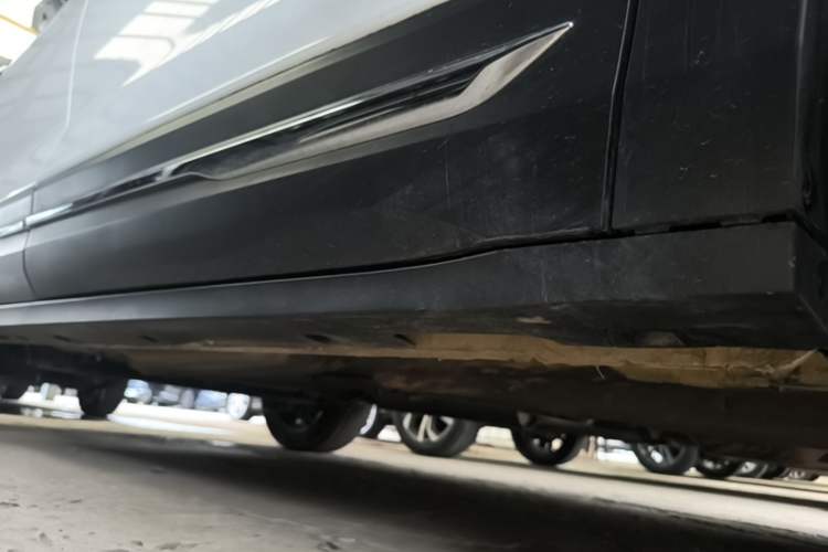 Used Bestune T77 2023 1.5T Automatic Luxury Model Right Side Sill