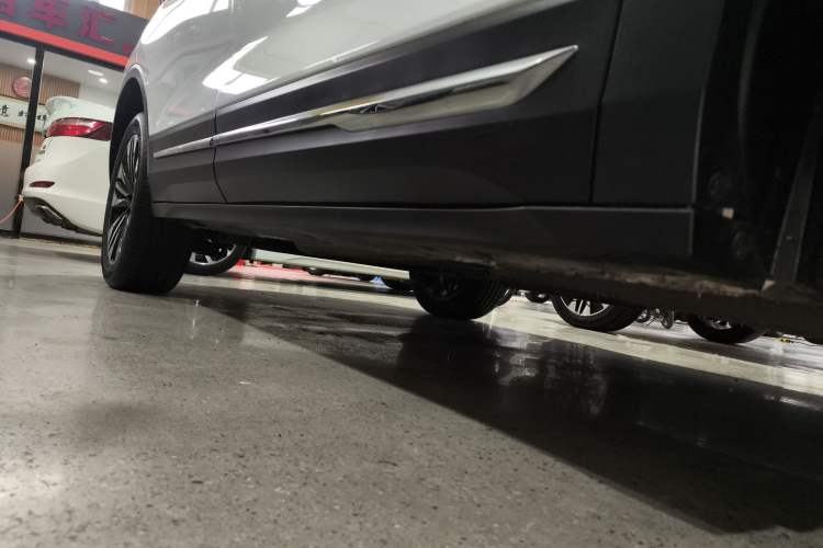 Used Bestune T77 2023 1.5T Automatic Luxury Model Right Side Sill