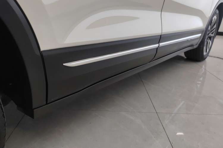 Used Bestune T77 2023 1.5T Automatic Luxury Model Right Side Sill