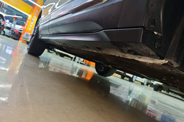 Used Bestune T77 2023 1.5T Automatic Luxury Model Right Side Sill