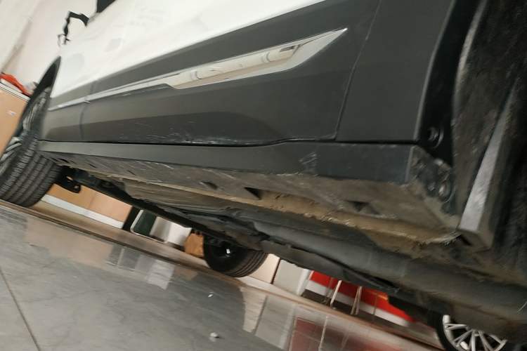 Used Bestune T77 2023 1.5T Automatic Luxury Model Right Side Sill
