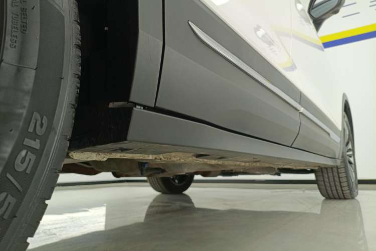 Used Bestune T77 2023 1.5T Automatic Luxury Model Right Side Sill