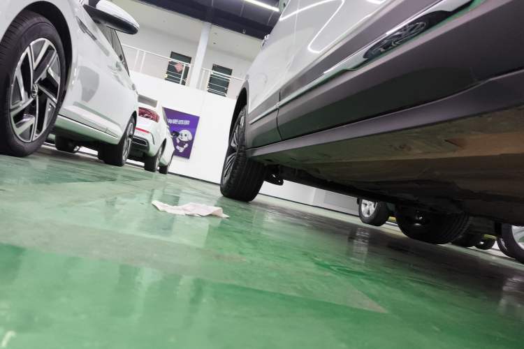 Used Bestune T77 2023 1.5T Automatic Luxury Model Right Side Sill