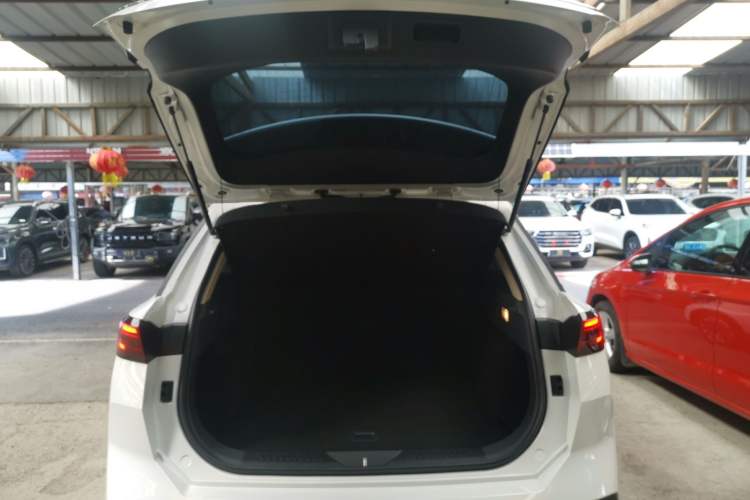 Used Bestune T77 2023 1.5T Automatic Luxury Model Trunk