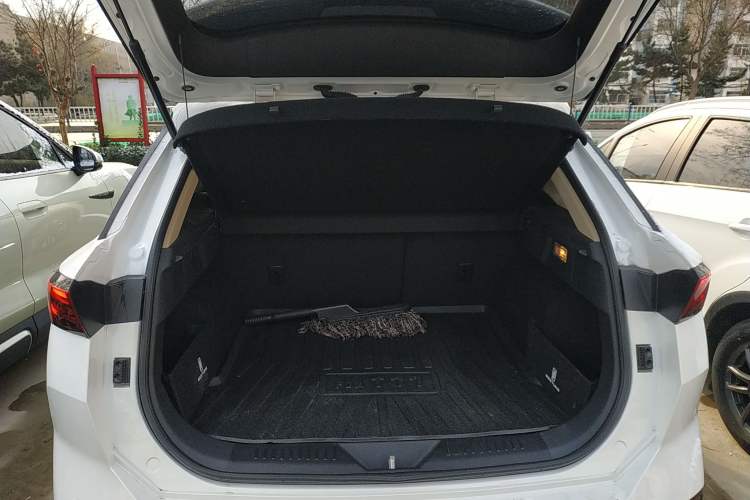 Used Bestune T77 2023 1.5T Automatic Luxury Model Trunk