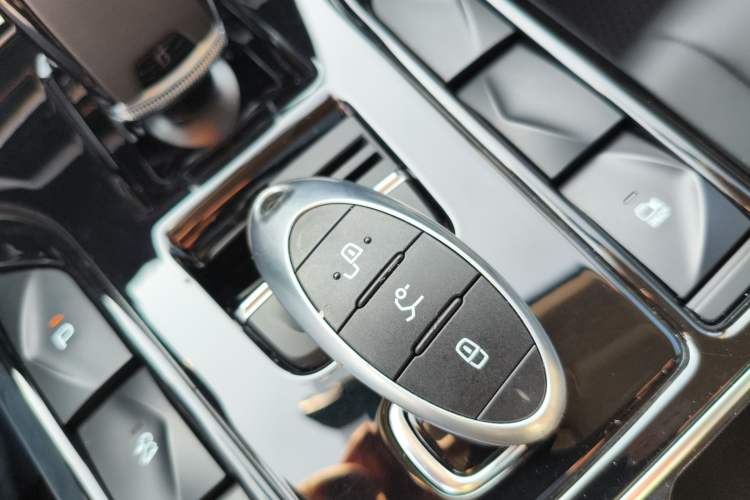 Used Bestune T77 2023 1.5T Automatic Luxury Model Vehicle Key