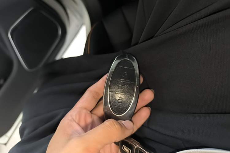 Used Bestune T77 2023 1.5T Automatic Luxury Model Vehicle Key