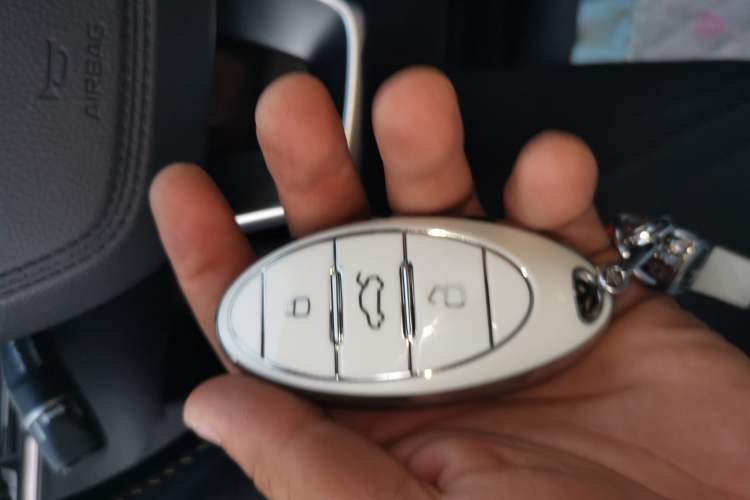 Used Bestune T77 2023 1.5T Automatic Luxury Model Vehicle Key
