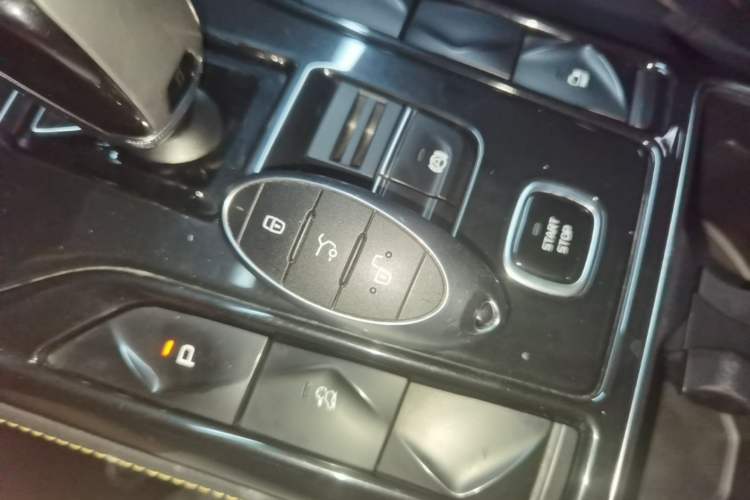 Used Bestune T77 2023 1.5T Automatic Luxury Model Vehicle Key
