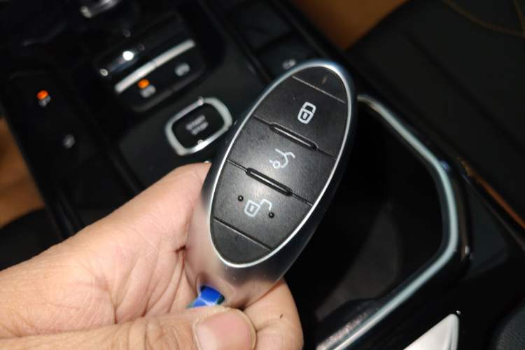Used Bestune T77 2023 1.5T Automatic Luxury Model Vehicle Key